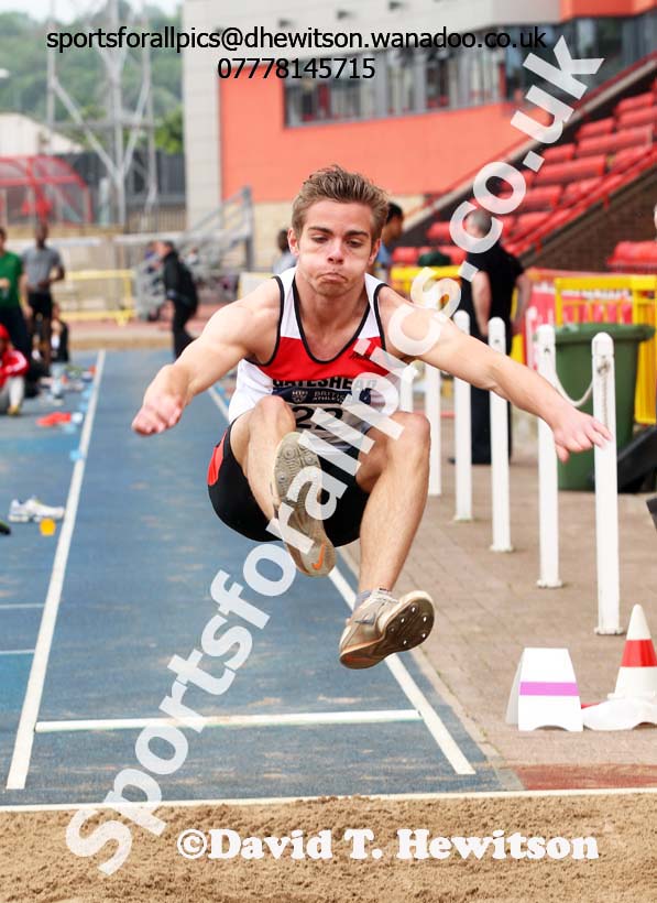 Anthony Hogg (Gateshead) long jump, British National League, Division 1, Gateshead. Photo: David T. Hewitson/Sports for All Pics